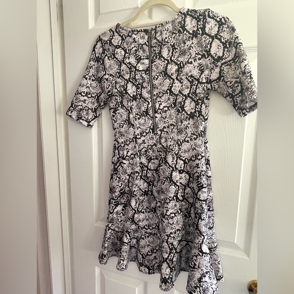 Express Black and Light Grey/white Dress - Picture 2 of 2